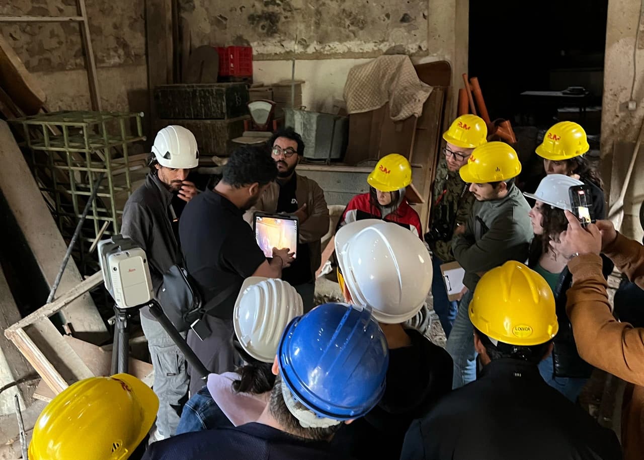When practice meets theory: DEAL brings UniPa' students on site with the laser scanner